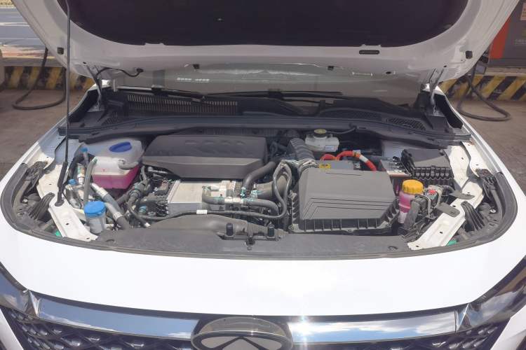 Used Chery Fengyun A8 2024 127 Long-Distance Edition Standard Version Engine Bay