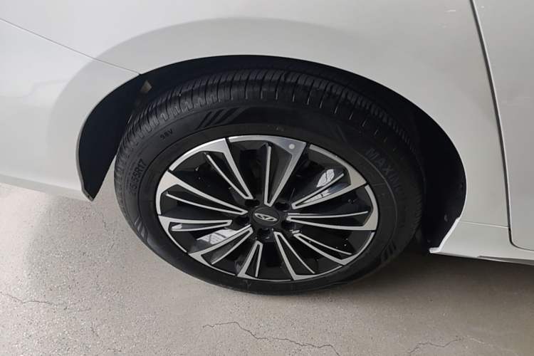 Used Chery Fengyun A8 2024 127 Long-Range Version Comfort Edition Exterior 5