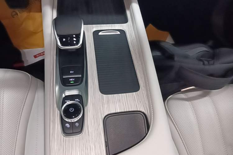 Used Chery Fengyun A8 2024 127 Chasing the Wind Edition Gear Lever