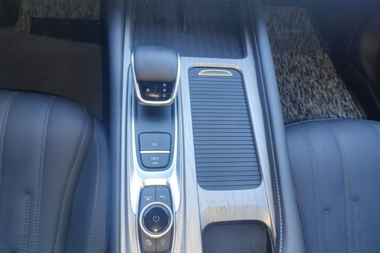 Used Chery Fengyun A8 2024 127 Yufeng Edition Gear Lever