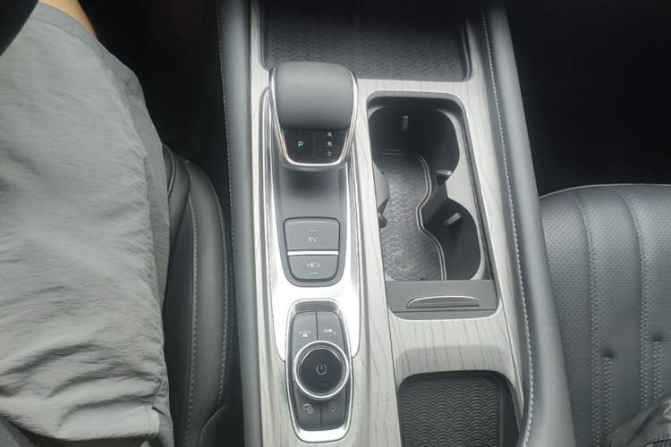 Used Chery Fengyun A8 2024 127 Yufeng Edition Gear Lever