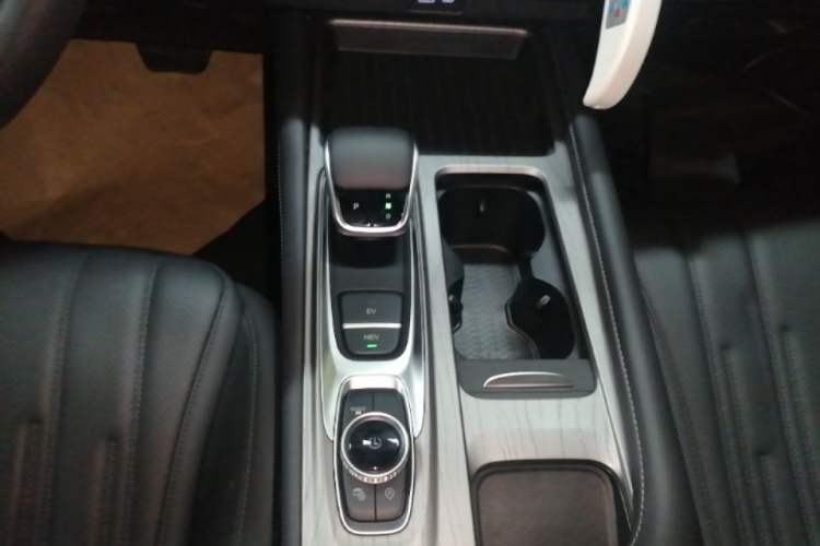 Used Chery Fengyun A8 2024 127 Long-Distance Edition Standard Version Gear Lever