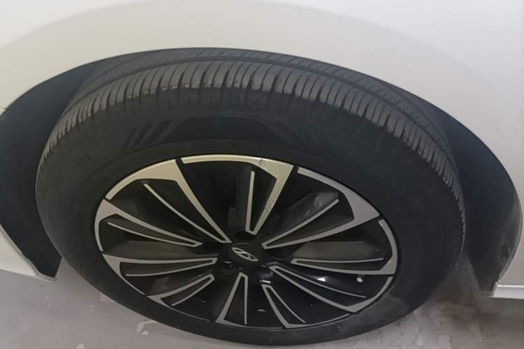 Used Chery Fengyun A8 2024 127 Chasing the Wind Edition Left Front Wheel Hub