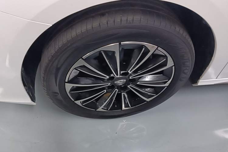 Used Chery Fengyun A8 2024 127 Chasing the Wind Edition Left Front Wheel Hub