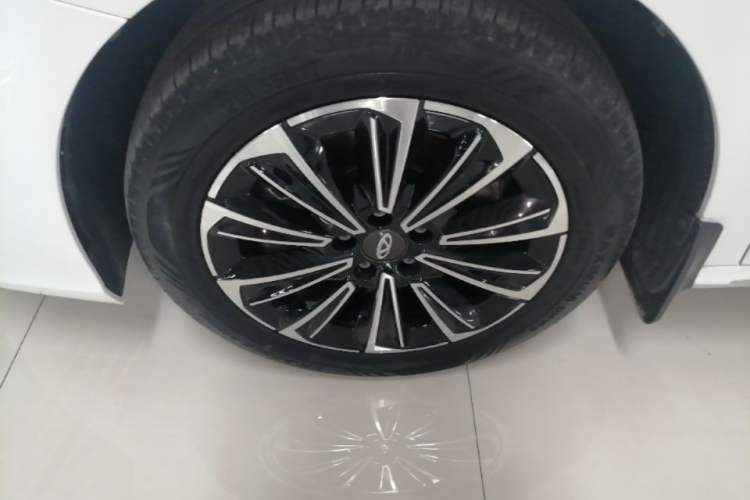 Used Chery Fengyun A8 2024 127 Long-Distance Edition Standard Version Left Front Wheel Hub