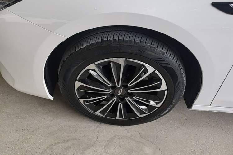 Used Chery Fengyun A8 2024 127 Long-Range Version Comfort Edition Left Front Wheel Hub