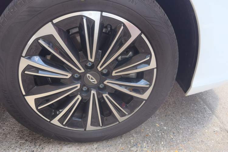 Used Chery Fengyun A8 2024 127 Long-Distance Edition Standard Version Right Front Wheel Hub