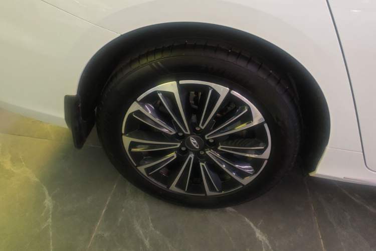 Used Chery Fengyun A8 2024 127 ZHU FENG Version Right Rear Wheel Hub