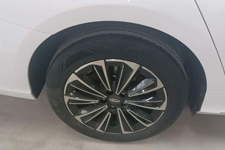 Used Chery Fengyun A8 2024 127 Chasing the Wind Edition Right Rear Wheel Hub