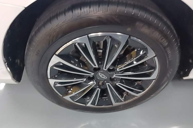 Used Chery Fengyun A8 2024 127 Chasing the Wind Edition Right Rear Wheel Hub