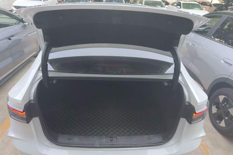 Used Chery Fengyun A8 2024 127 ZHU FENG Version Trunk