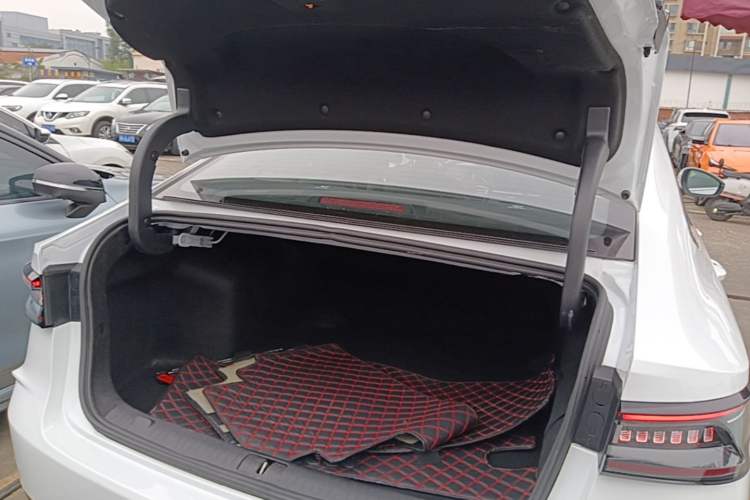 Used Chery Fengyun A8 2024 127 ZHU FENG Version Trunk