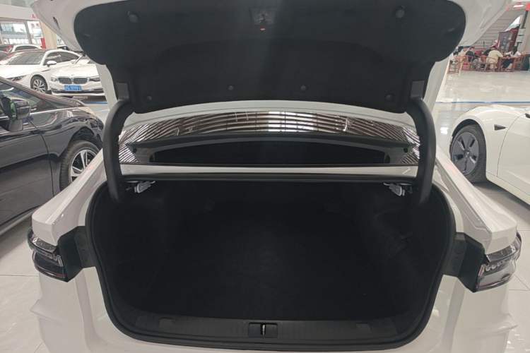 Used Chery Fengyun A8 2024 127 ZHU FENG Version Trunk