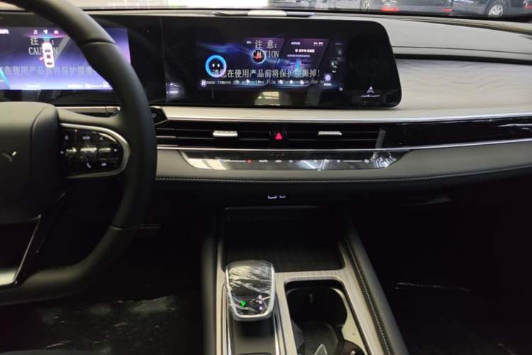 Used Chery Fengyun A8 2025 Model 70km Standard Version Audio And AC Panel