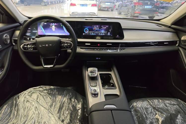 Used Chery Fengyun A8 2025 Model 70km Standard Version Center Console