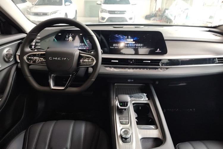 Used Chery Fengyun A8 2025 Model 70km Standard Version Center Console