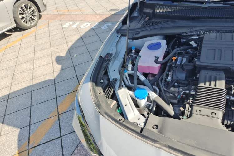 Used Chery Fengyun A8 2025 Model 70km Standard Version Engine Bay Right