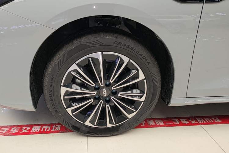 Used Chery Fengyun A8 2025 Model 70km Standard Version Exterior 4