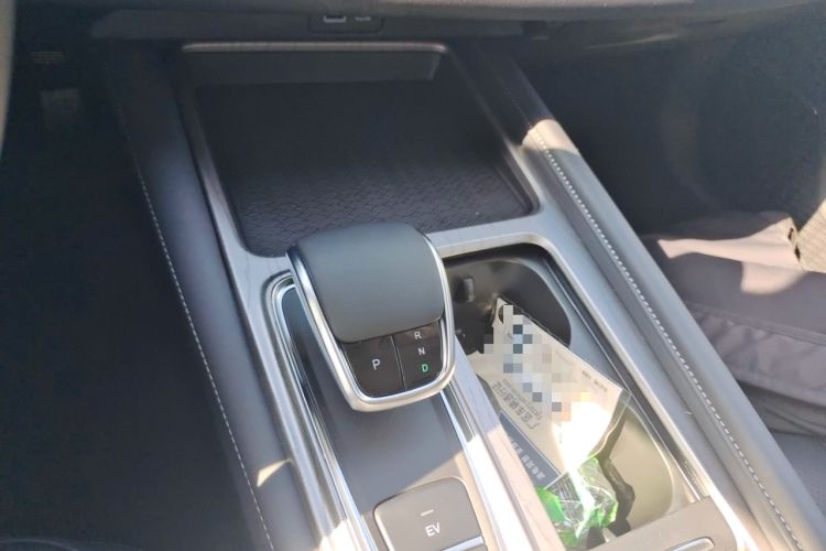 Used Chery Fengyun A8 2025 Model 70km Standard Version Gear Lever