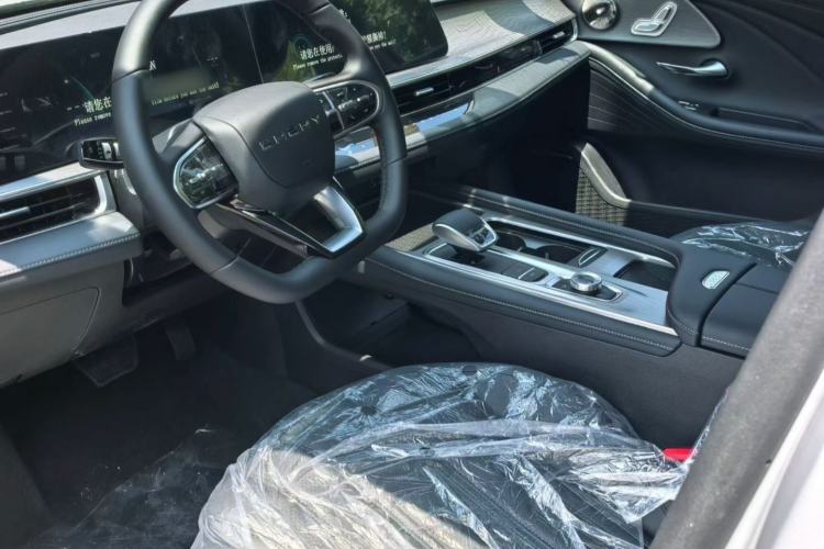 Used Chery Fengyun A8 2025 Model 70km Standard Version Interior 2