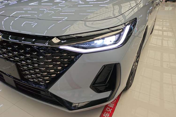 Used Chery Fengyun A8 2025 Model 70km Standard Version Left Front Headlight