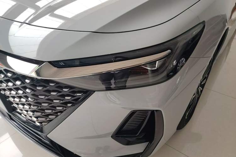 Used Chery Fengyun A8 2025 Model 70km Standard Version Left Front Headlight