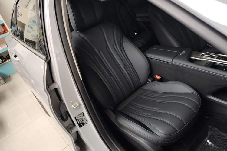 Used Chery Fengyun A8 2025 Model 70km Standard Version Right Front Seat