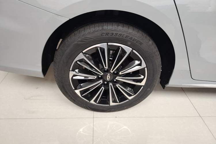 Used Chery Fengyun A8 2025 Model 70km Standard Version Right Rear Wheel Hub
