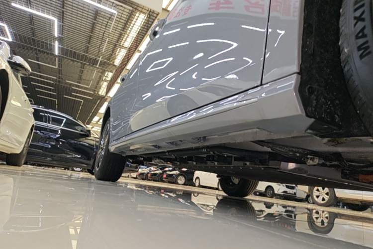 Used Chery Fengyun A8 2025 Model 70km Standard Version Right Side Sill