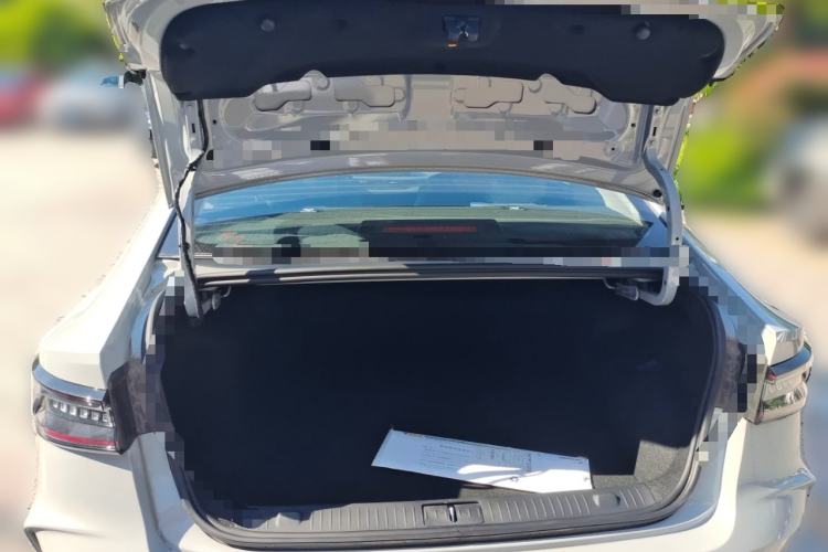 Used Chery Fengyun A8 2025 Model 70km Standard Version Trunk