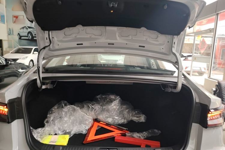 Used Chery Fengyun A8 2025 Model 70km Standard Version Trunk
