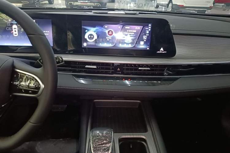Used Chery Fengyun A8 2025 Model 70km Standard Version Audio And AC Panel