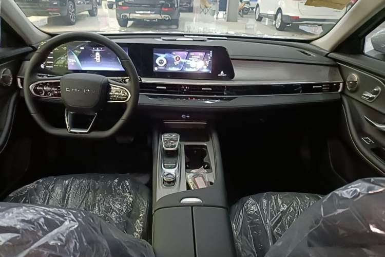 Used Chery Fengyun A8 2025 Model 70km Standard Version Center Console