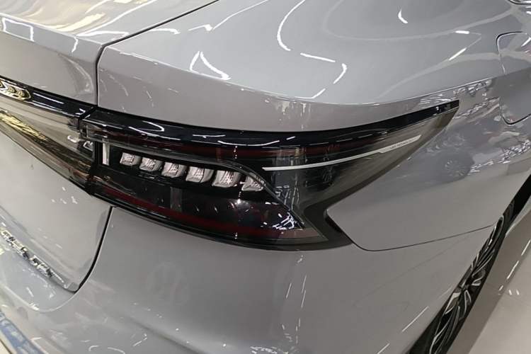 Used Chery Fengyun A8 2025 Model 70km Standard Version Exterior 3