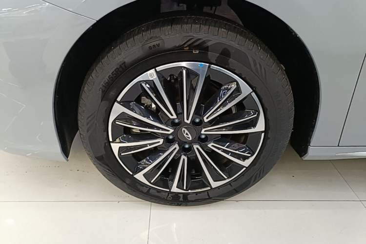 Used Chery Fengyun A8 2025 Model 70km Standard Version Exterior 4