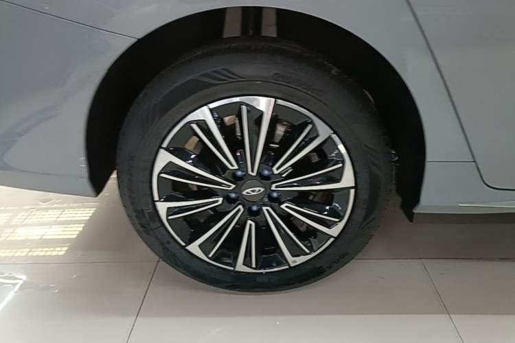 Used Chery Fengyun A8 2025 Model 70km Standard Version Exterior 5