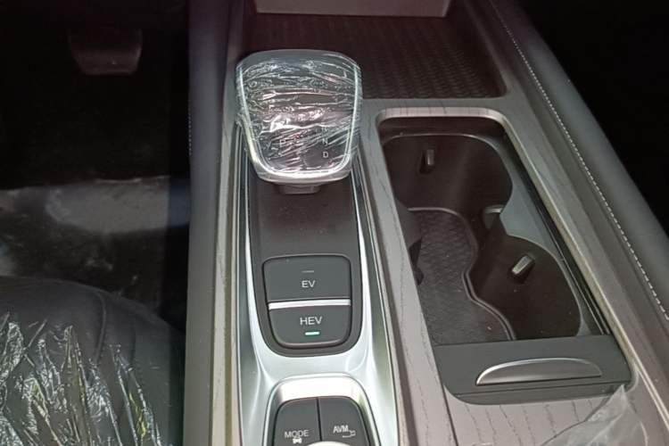 Used Chery Fengyun A8 2025 Model 70km Standard Version Gear Lever