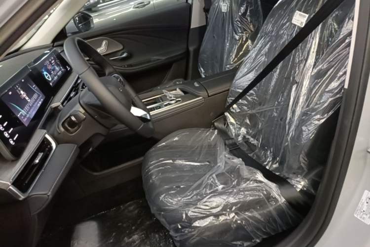 Used Chery Fengyun A8 2025 Model 70km Standard Version Left Front Seat