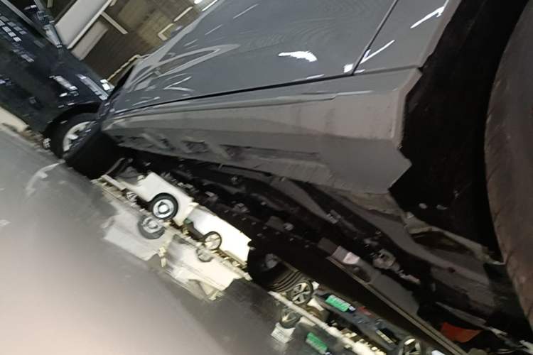 Used Chery Fengyun A8 2025 Model 70km Standard Version Right Side Sill