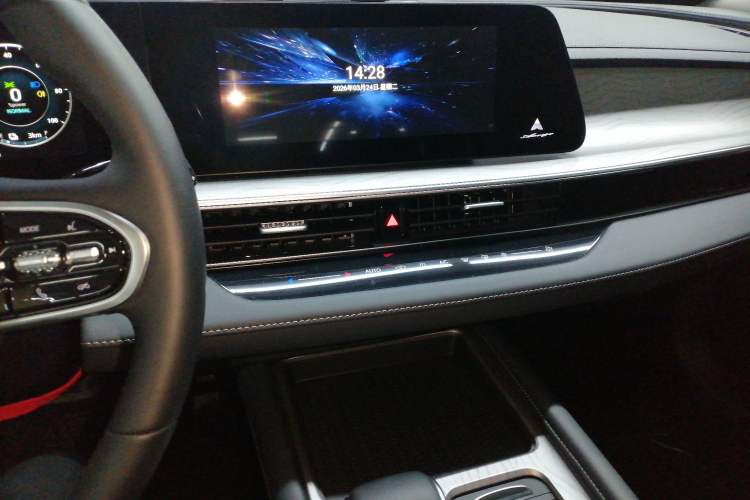 Used Chery Fengyun A8 2025 Model 70km Basic Version Audio And AC Panel