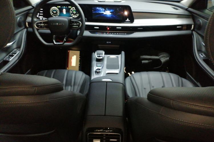 Used Chery Fengyun A8 2025 Model 70km Basic Version Center Console