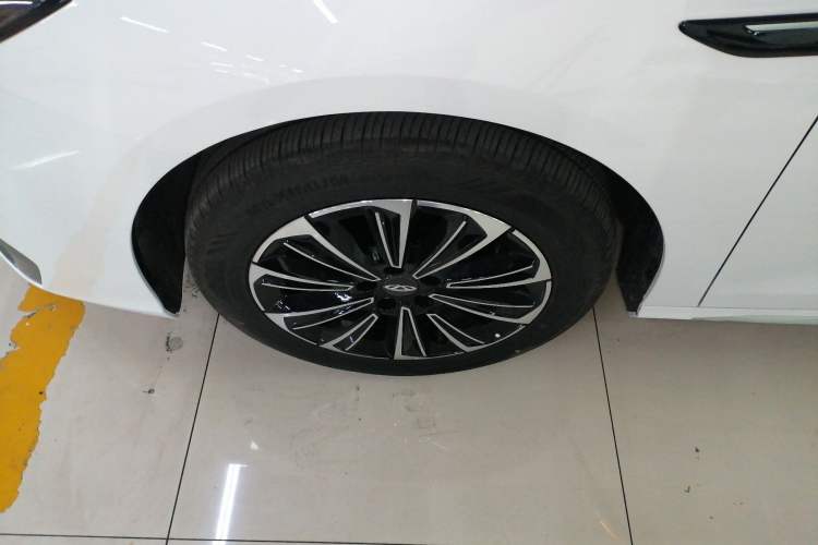 Used Chery Fengyun A8 2025 Model 70km Basic Version Left Front Wheel Hub