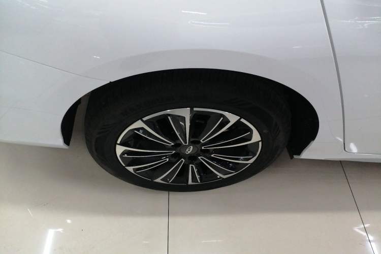 Used Chery Fengyun A8 2025 Model 70km Basic Version Right Rear Wheel Hub
