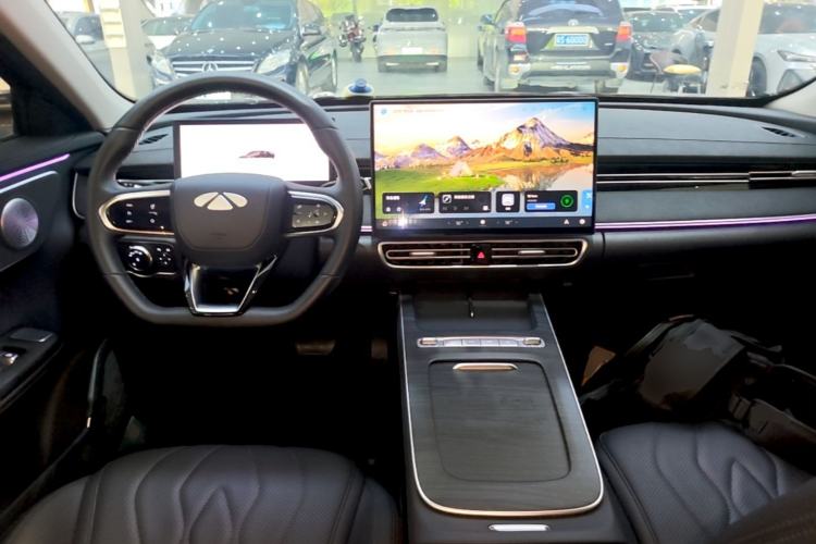 Used Chery Fengyun A8L 2025 1.5 TGDI 145 km Standard Version Center Console