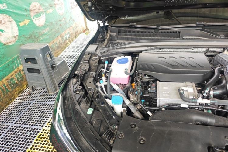 Used Chery Fengyun A8L 2025 1.5 TGDI 145 km Standard Version Engine Bay Right