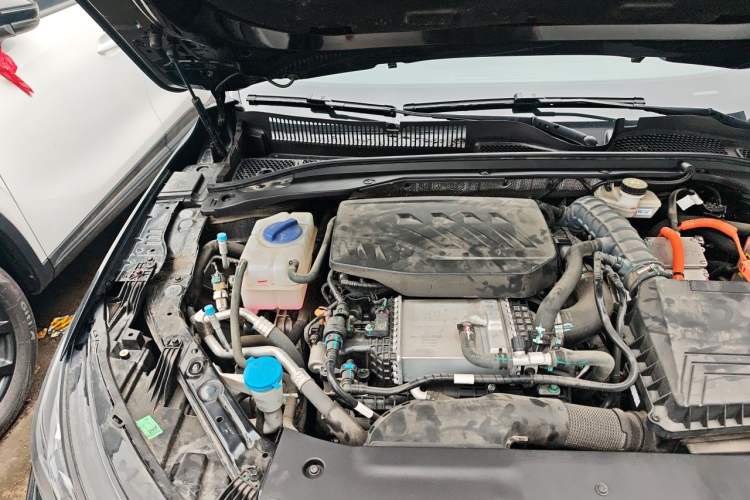 Used Chery Fengyun A8L 2025 1.5 TGDI 145 km Luxury Version Engine Bay Right