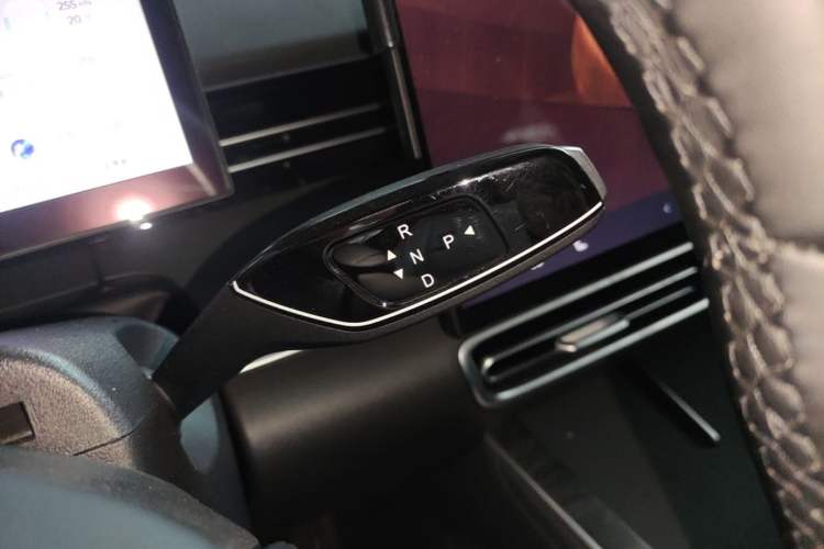 Used Chery Fengyun A8L 2025 1.5 TGDI 145 km Comfort Version Gear Lever