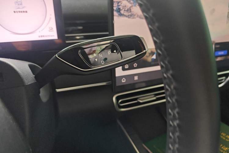 Used Chery Fengyun A8L 2025 1.5 TGDI 145 km Standard Version Gear Lever