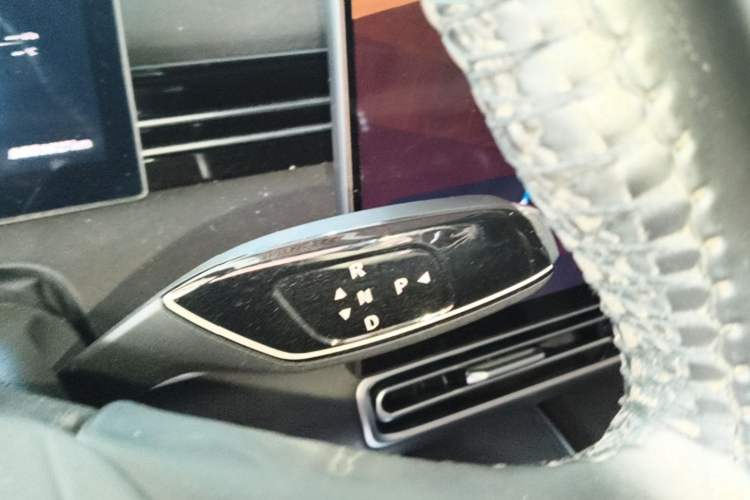 Used Chery Fengyun A8L 2025 1.5 TGDI 145 km Standard Version Gear Lever