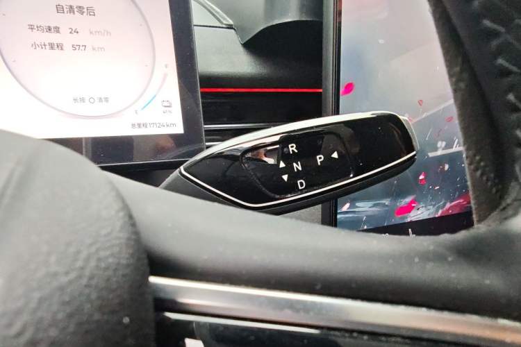 Used Chery Fengyun A8L 2025 1.5 TGDI 145 km Luxury Version Gear Lever